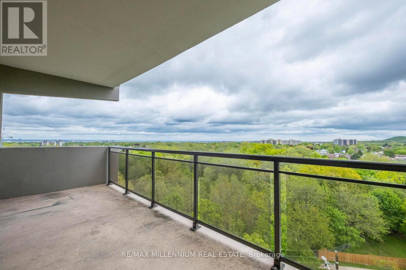 606 - 420 Greenhill Avenue, Hamilton, Ontario  L8K 6E7 - Photo 6 - X12468058