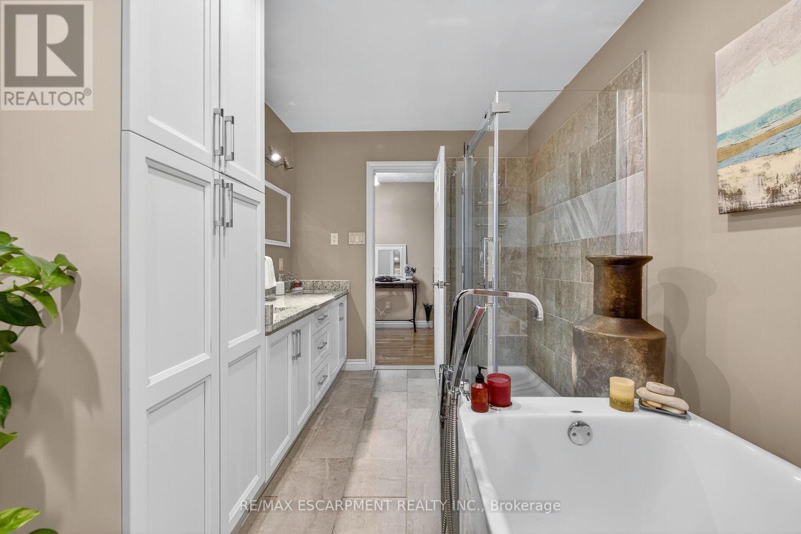 477 Lynden Road, Brantford, Ontario  N3T 5M1 - Photo 21 - X12468080