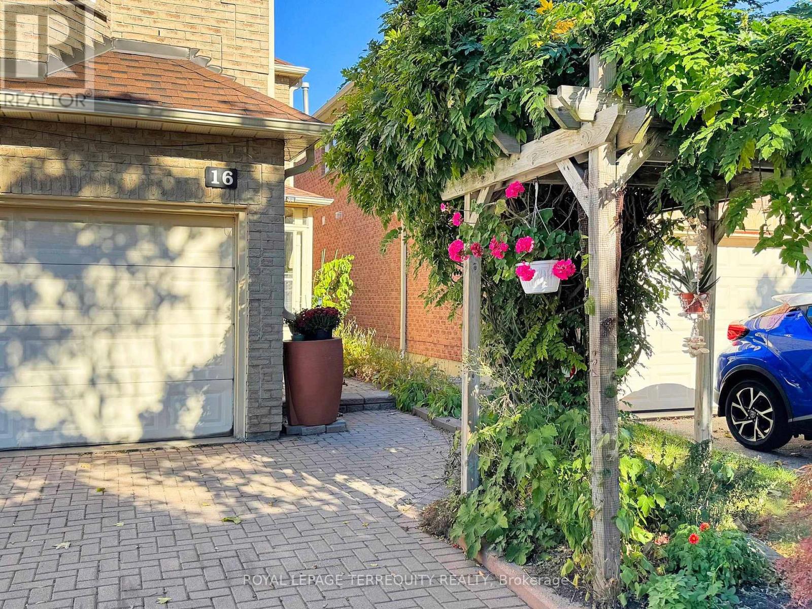 16 Audrelane Court, Toronto, Ontario  M1V 3S4 - Photo 3 - E12466197