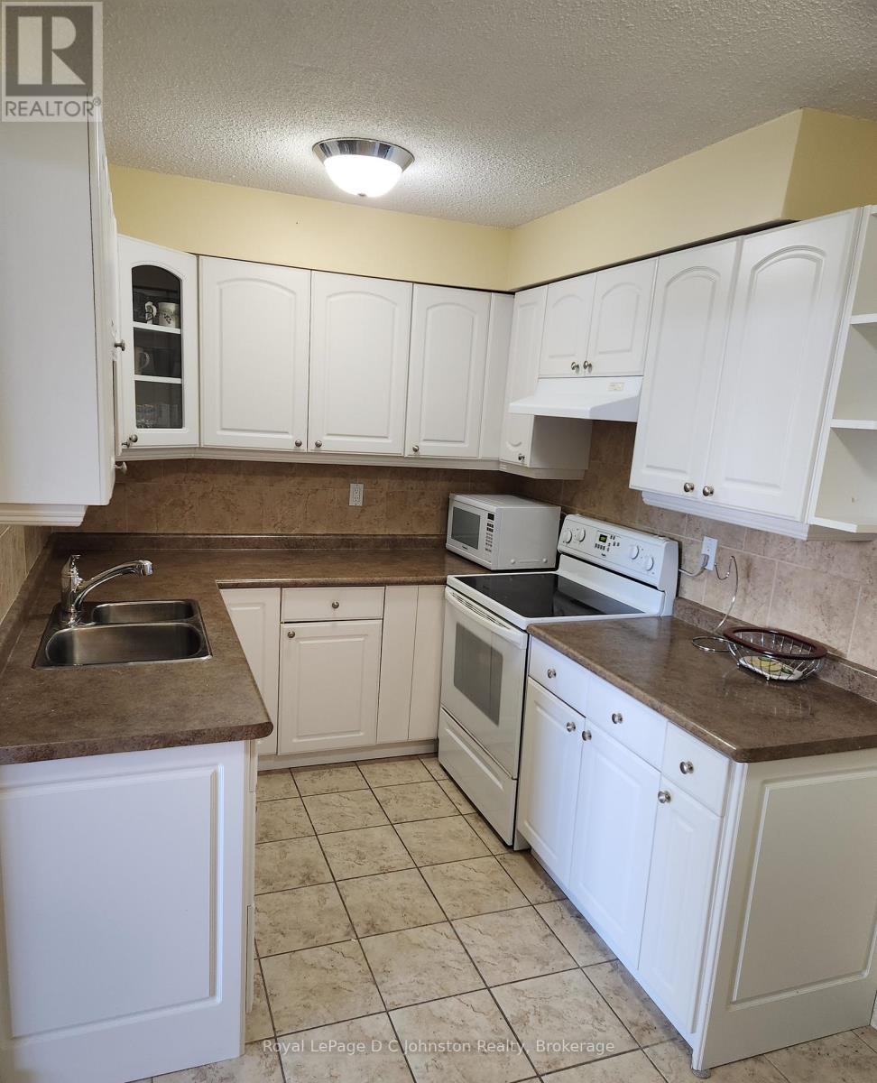 806 - 225 Harvard Place, Waterloo, Ontario  N2J 4H4 - Photo 2 - X12468137