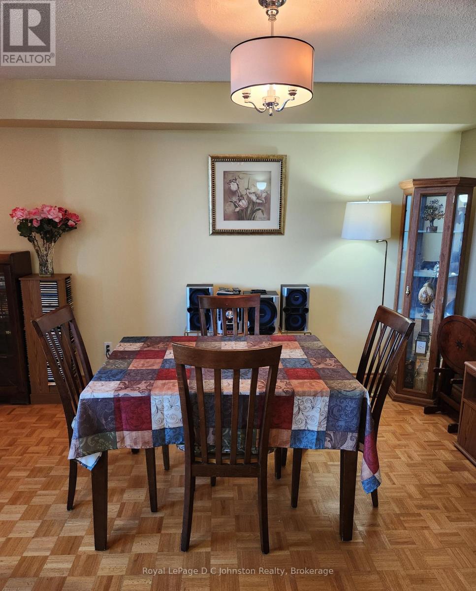 806 - 225 Harvard Place, Waterloo, Ontario  N2J 4H4 - Photo 4 - X12468137