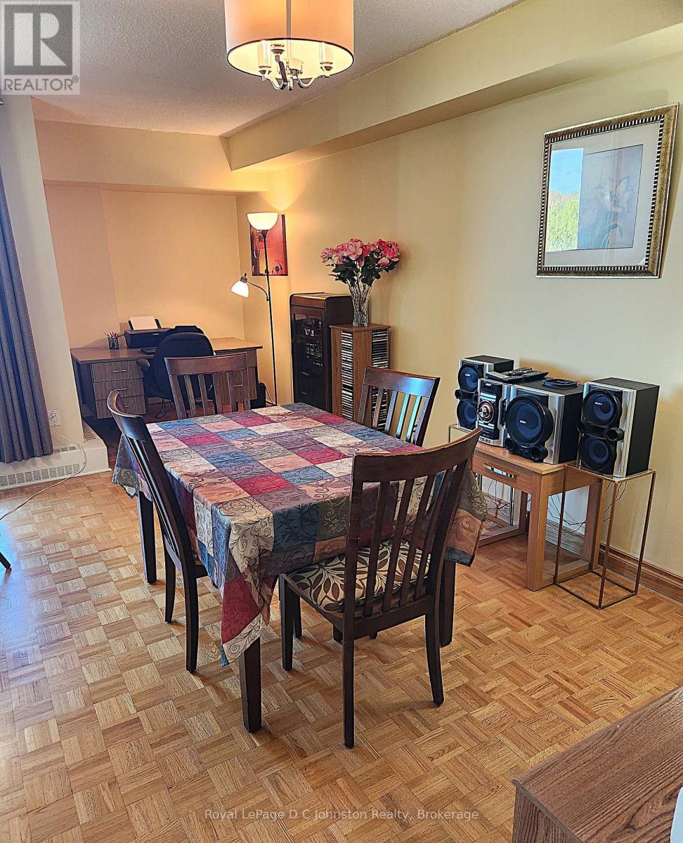 806 - 225 Harvard Place, Waterloo, Ontario  N2J 4H4 - Photo 5 - X12468137