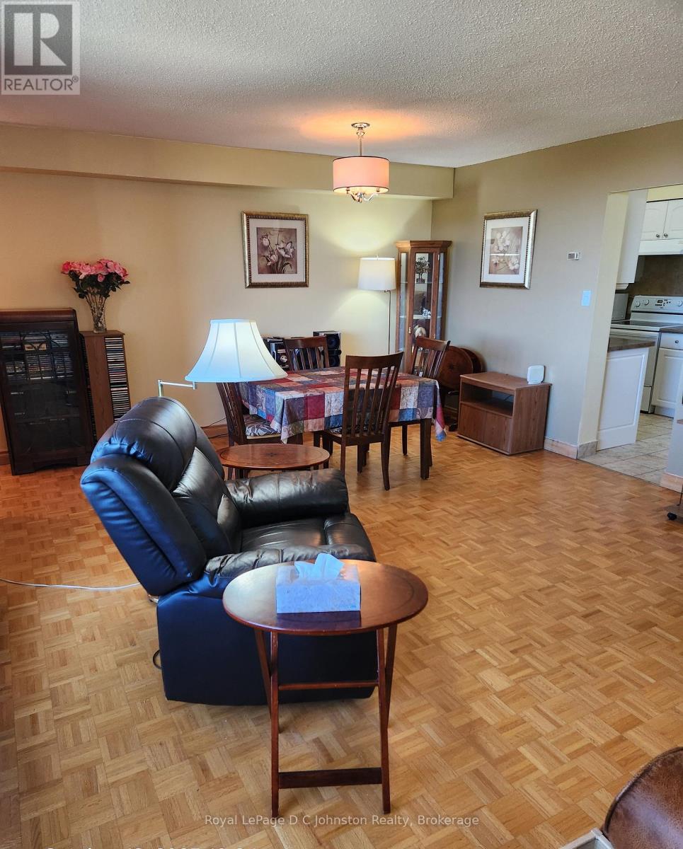 806 - 225 Harvard Place, Waterloo, Ontario  N2J 4H4 - Photo 8 - X12468137