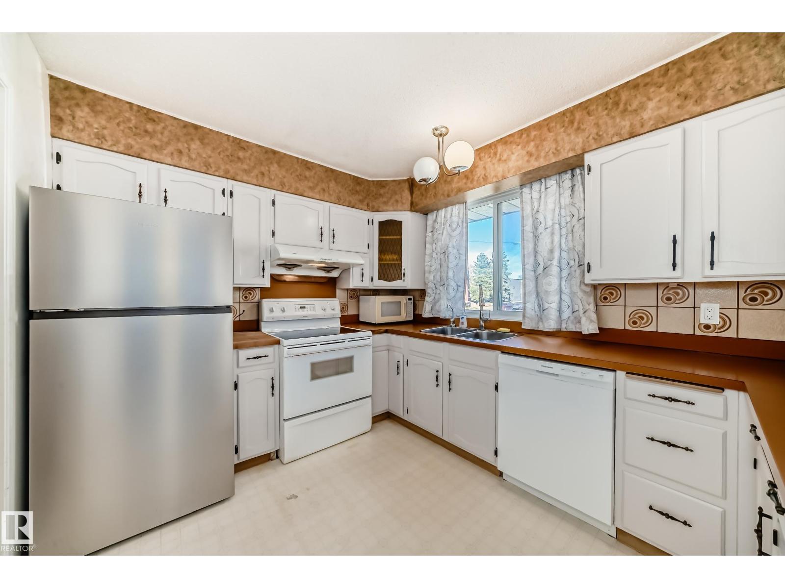 3827 105 St Nw, Edmonton, Alberta  T5K 0Z5 - Photo 5 - E4462473