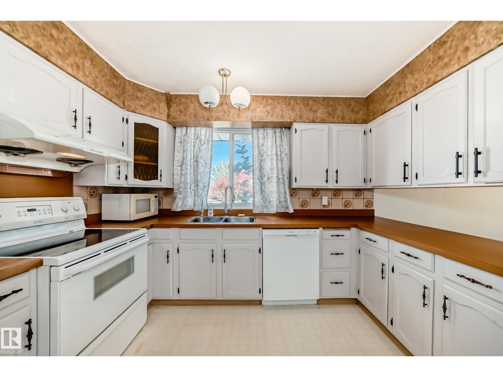 3827 105 St Nw, Edmonton, Alberta  T5K 0Z5 - Photo 6 - E4462473