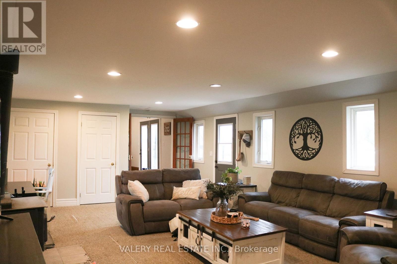 4295 Horseshoe Valley Road W, Springwater, Ontario  L9X 1G1 - Photo 11 - S12360403