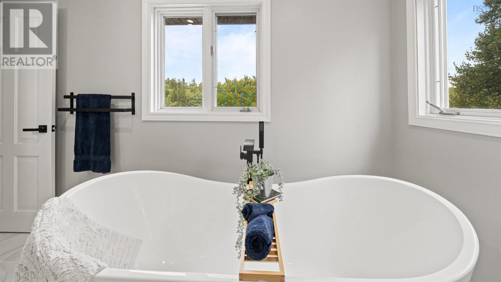 2571 St. Margaret's Bay Road, Timberlea, Nova Scotia  B3T 1H2 - Photo 1 - 202522901