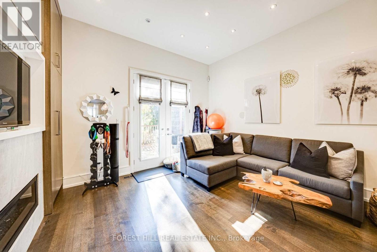 15a Roslin Avenue, Toronto, Ontario  M4N 1Y8 - Photo 16 - C12467560