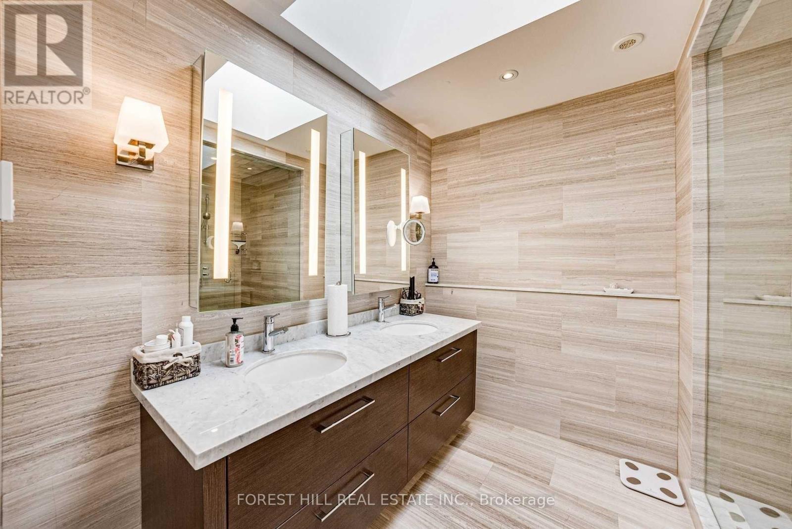 15a Roslin Avenue, Toronto, Ontario  M4N 1Y8 - Photo 20 - C12467560