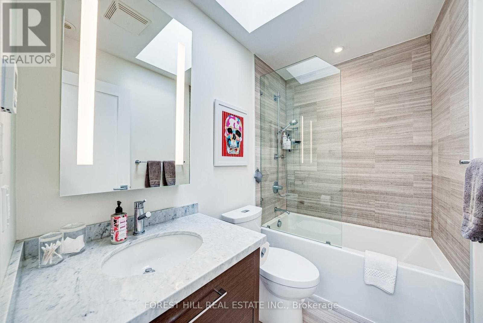 15a Roslin Avenue, Toronto, Ontario  M4N 1Y8 - Photo 24 - C12467560