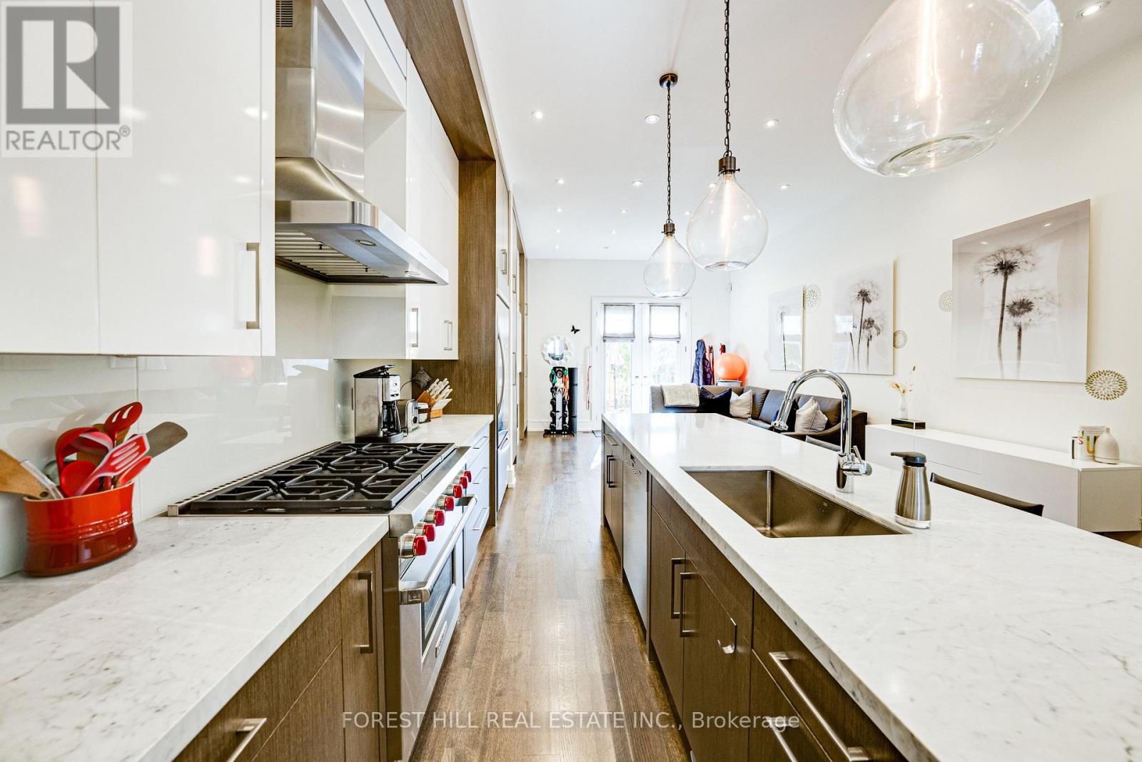 15a Roslin Avenue, Toronto, Ontario  M4N 1Y8 - Photo 6 - C12467560