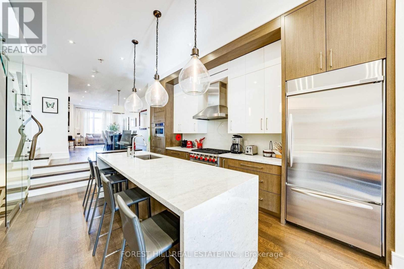 15a Roslin Avenue, Toronto, Ontario  M4N 1Y8 - Photo 4 - C12467560