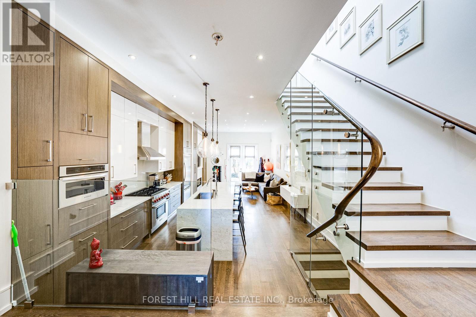 15a Roslin Avenue, Toronto, Ontario  M4N 1Y8 - Photo 9 - C12467560
