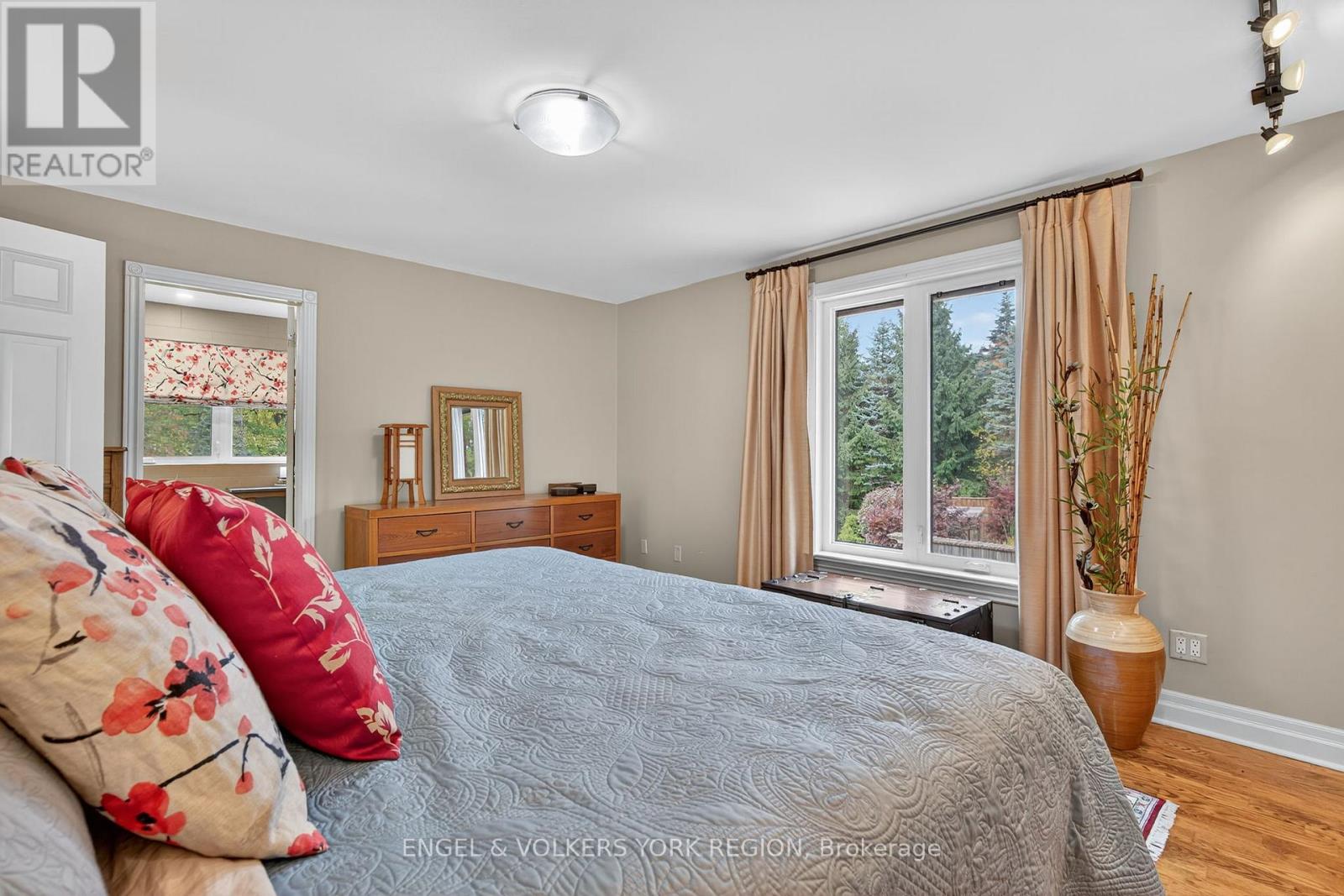 90 Dearbourne Avenue, King, Ontario  L7B 1A3 - Photo 20 - N12467937