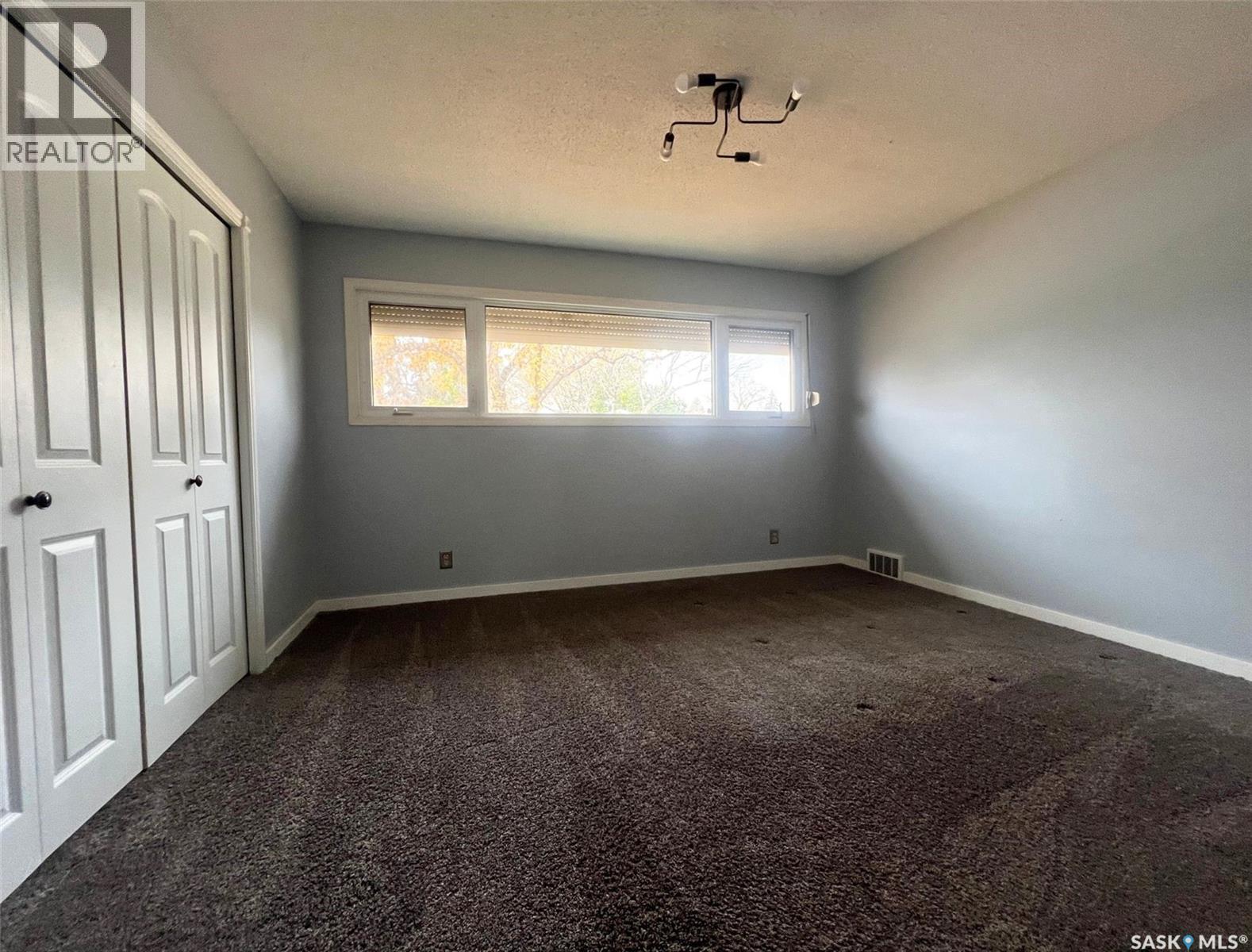 827 10th Avenue Ne, Swift Current, Saskatchewan  S9H 2T6 - Photo 12 - SK021082