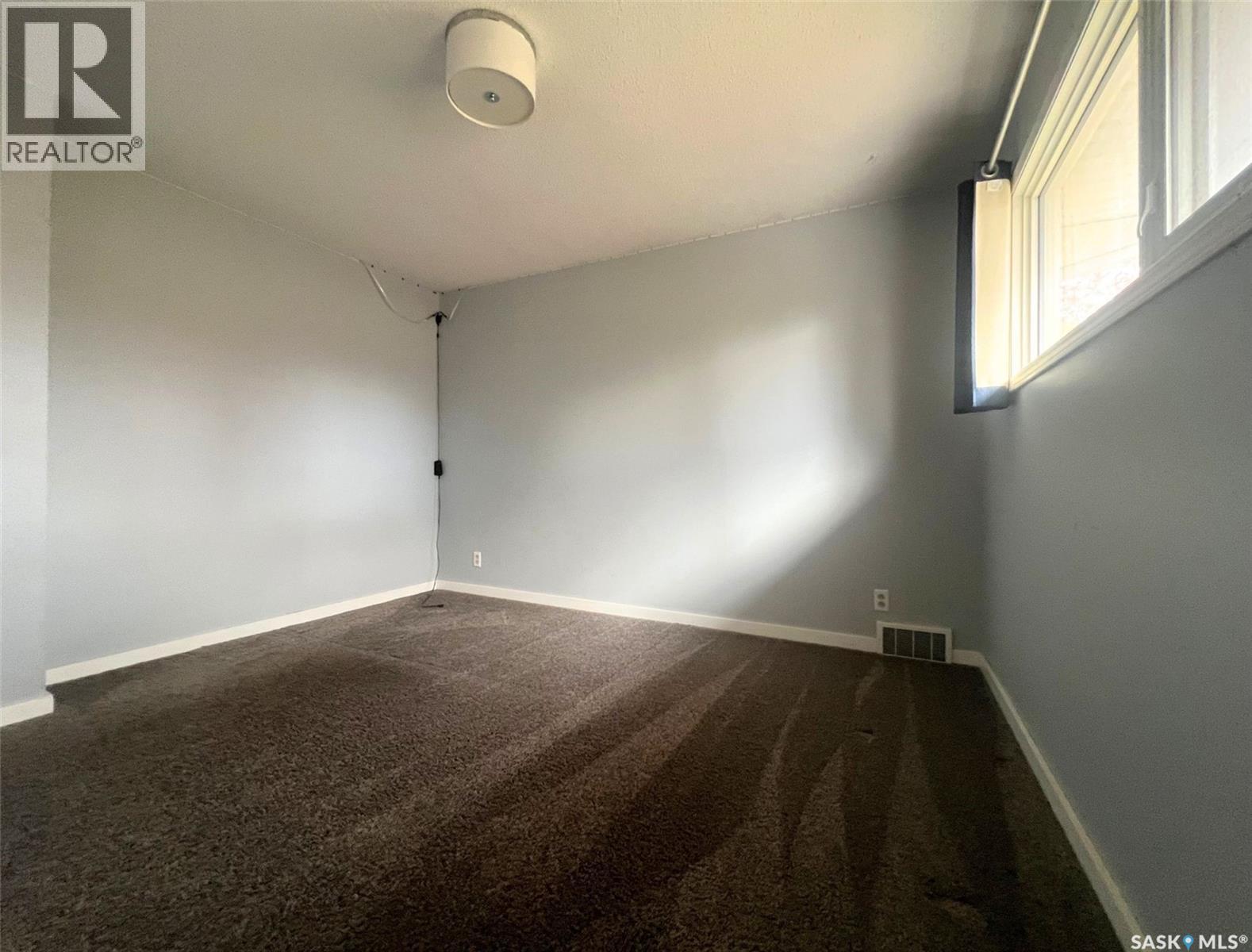 827 10th Avenue Ne, Swift Current, Saskatchewan  S9H 2T6 - Photo 18 - SK021082