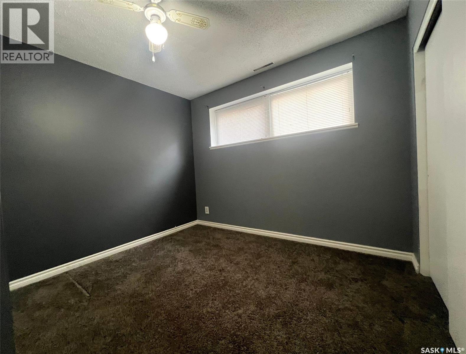 827 10th Avenue Ne, Swift Current, Saskatchewan  S9H 2T6 - Photo 19 - SK021082