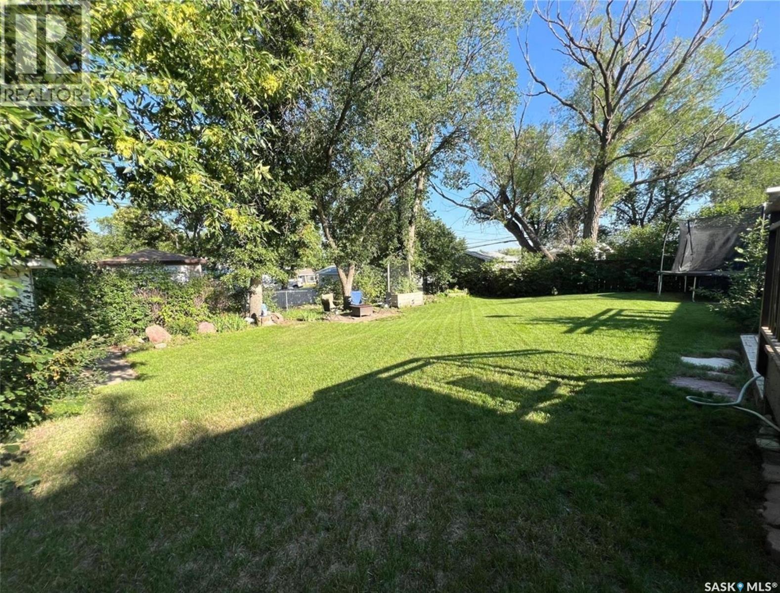 827 10th Avenue Ne, Swift Current, Saskatchewan  S9H 2T6 - Photo 27 - SK021082