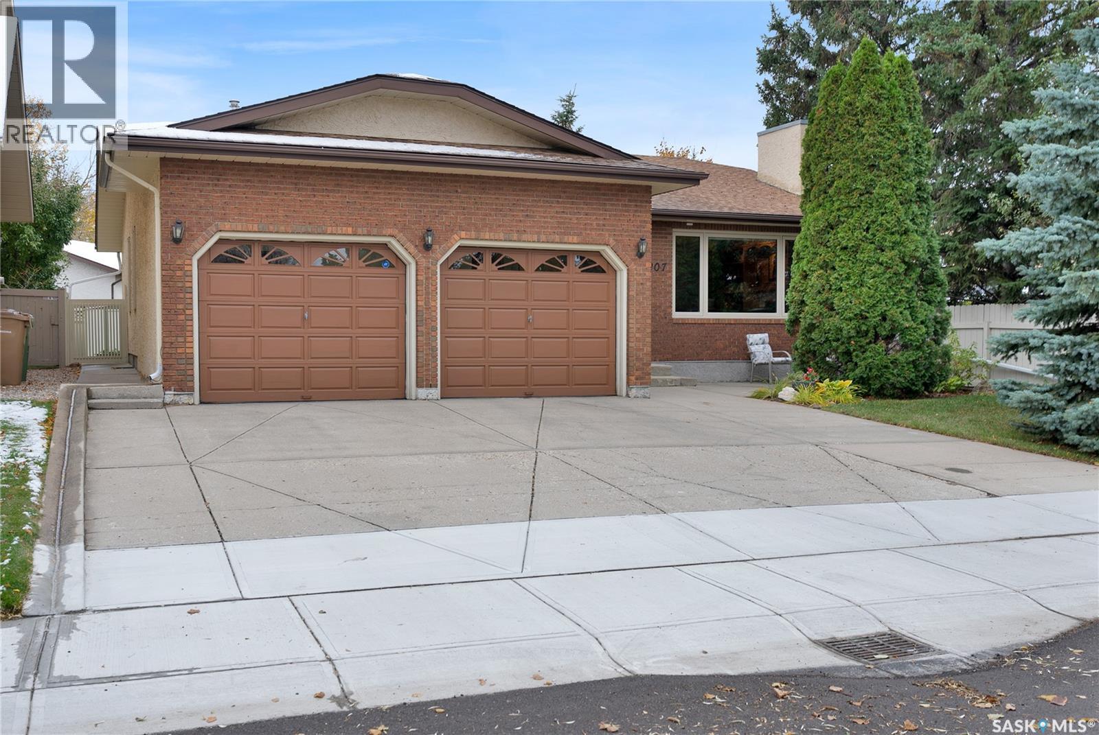 3207 Phaneuf Crescent E, Regina, Saskatchewan  S4V 1V2 - Photo 1 - SK021076