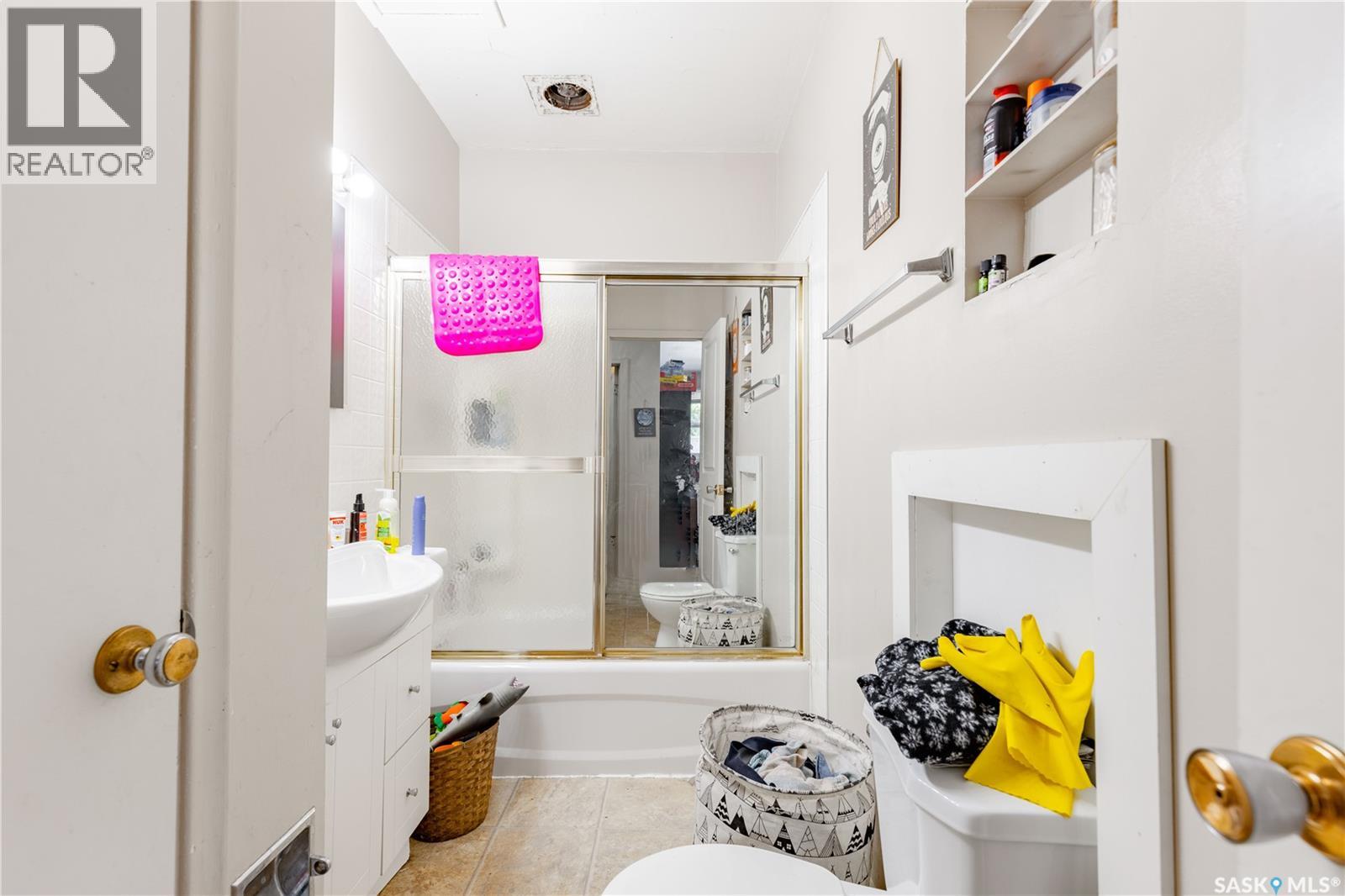 1415 D Avenue N, Saskatoon, Saskatchewan  S7L 1P5 - Photo 22 - SK020981