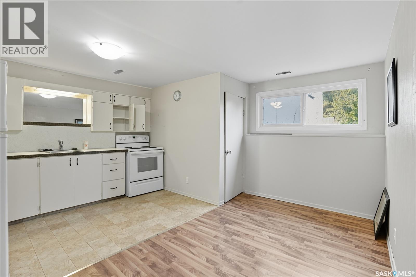 1415 D Avenue N, Saskatoon, Saskatchewan  S7L 1P5 - Photo 8 - SK020981