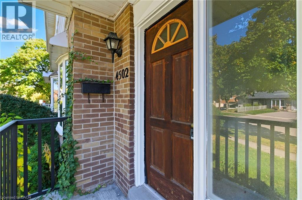 4502 Bennett Road, Burlington, Ontario    - Photo 2 - 40780025