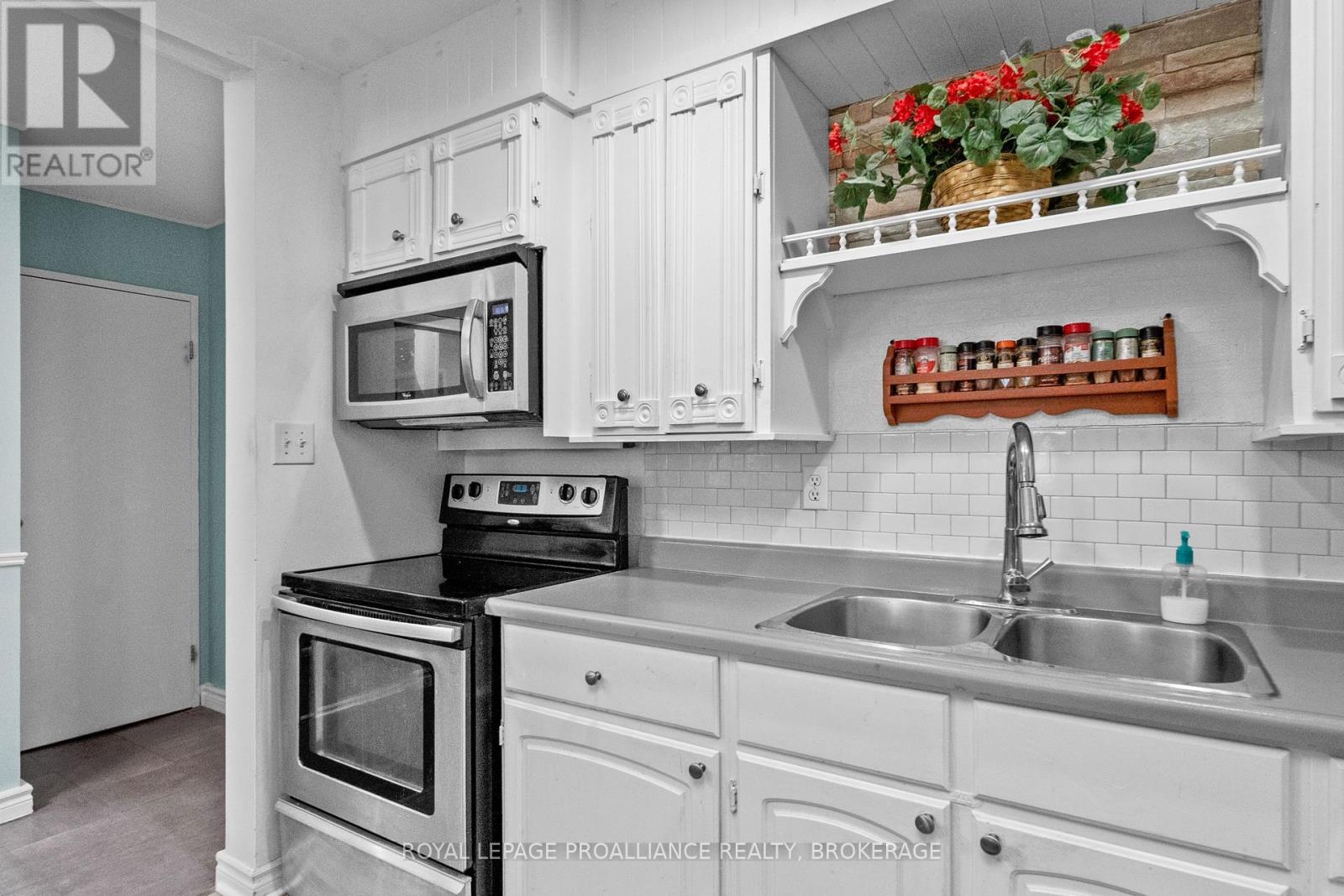 510 - 66 Greenview Drive, Kingston, Ontario  K7M 7C5 - Photo 9 - X12468268