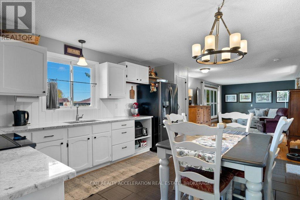 2346 County Road 22, Loyalist, Ontario  K0H 1G0 - Photo 6 - X12468315