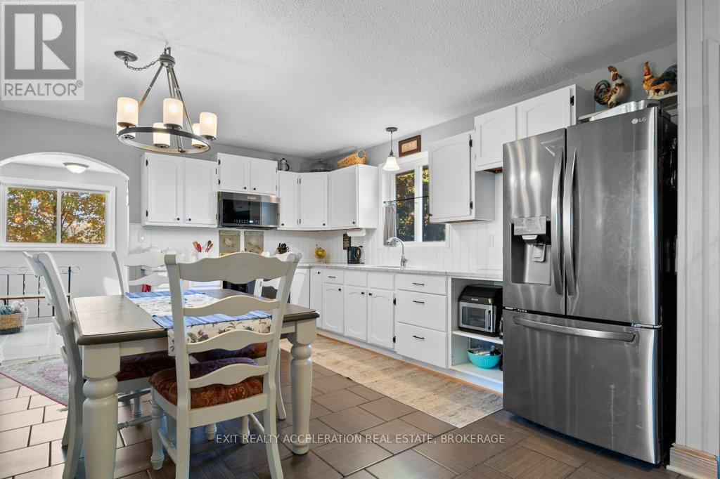 2346 County Road 22, Loyalist, Ontario  K0H 1G0 - Photo 8 - X12468315