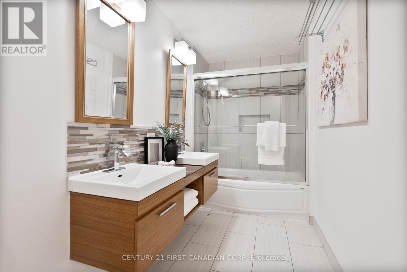 176 Gardenwood Drive, London South, Ontario  N6J 3Z9 - Photo 12 - X12468305