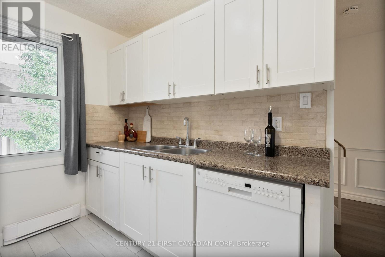 176 Gardenwood Drive, London South, Ontario  N6J 3Z9 - Photo 5 - X12468305