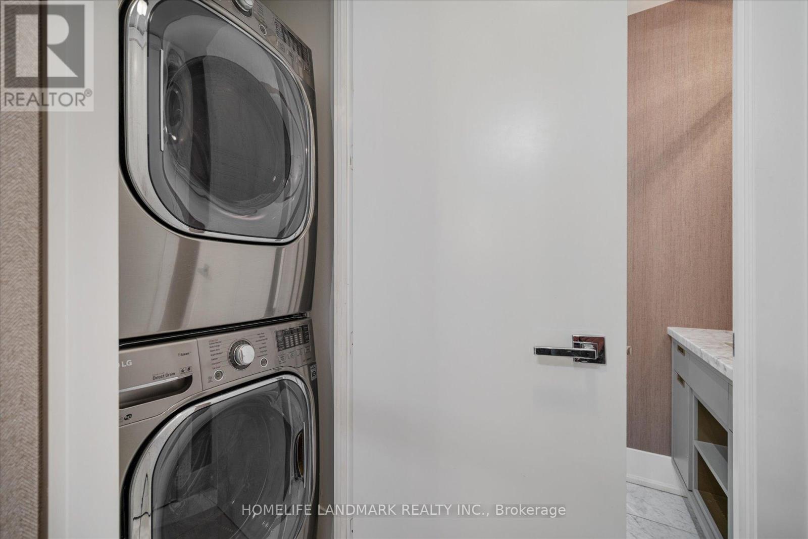 102 - 29 Queens Quay E, Toronto, Ontario  M5E 0A4 - Photo 34 - C12467399