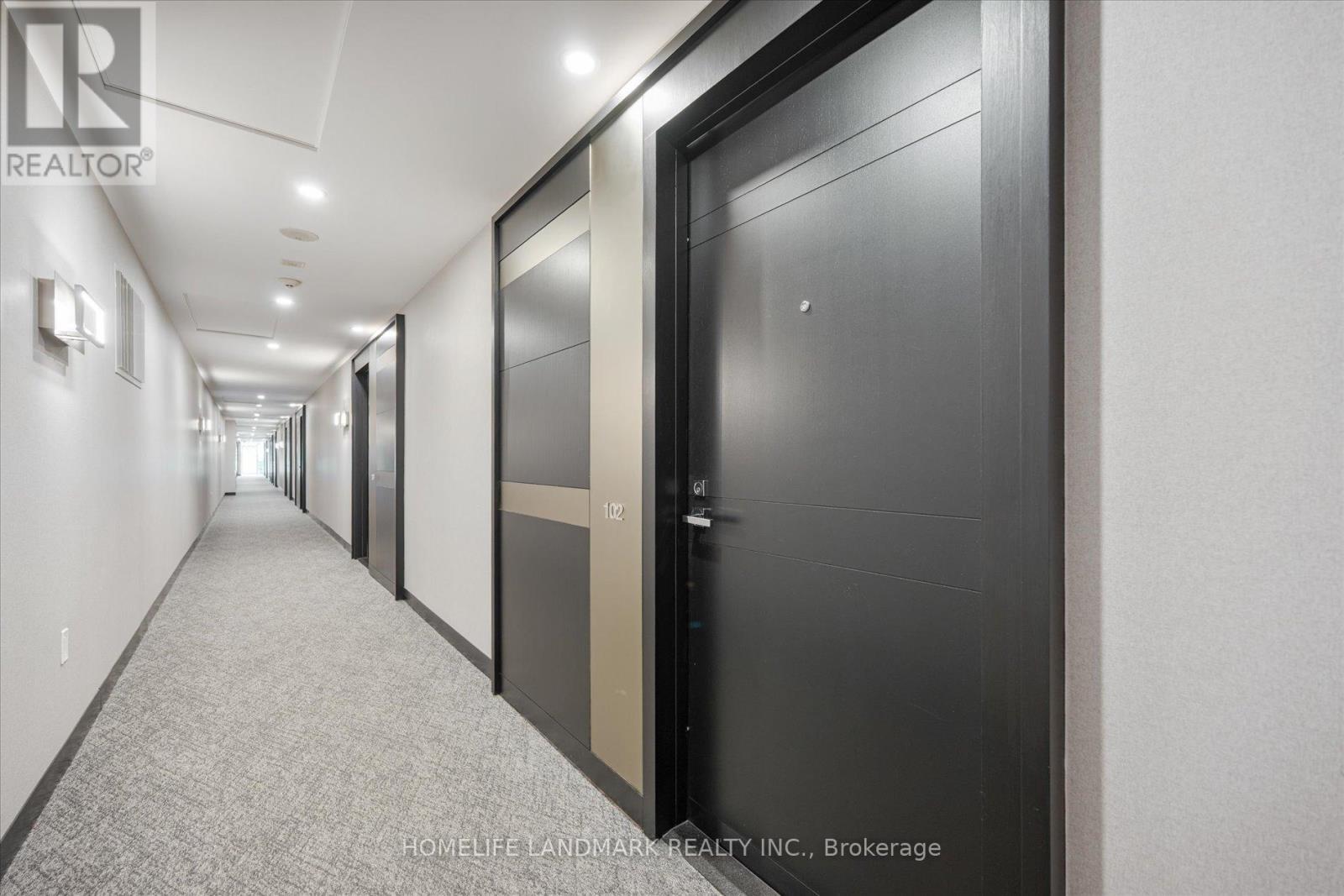 102 - 29 Queens Quay E, Toronto, Ontario  M5E 0A4 - Photo 3 - C12467399