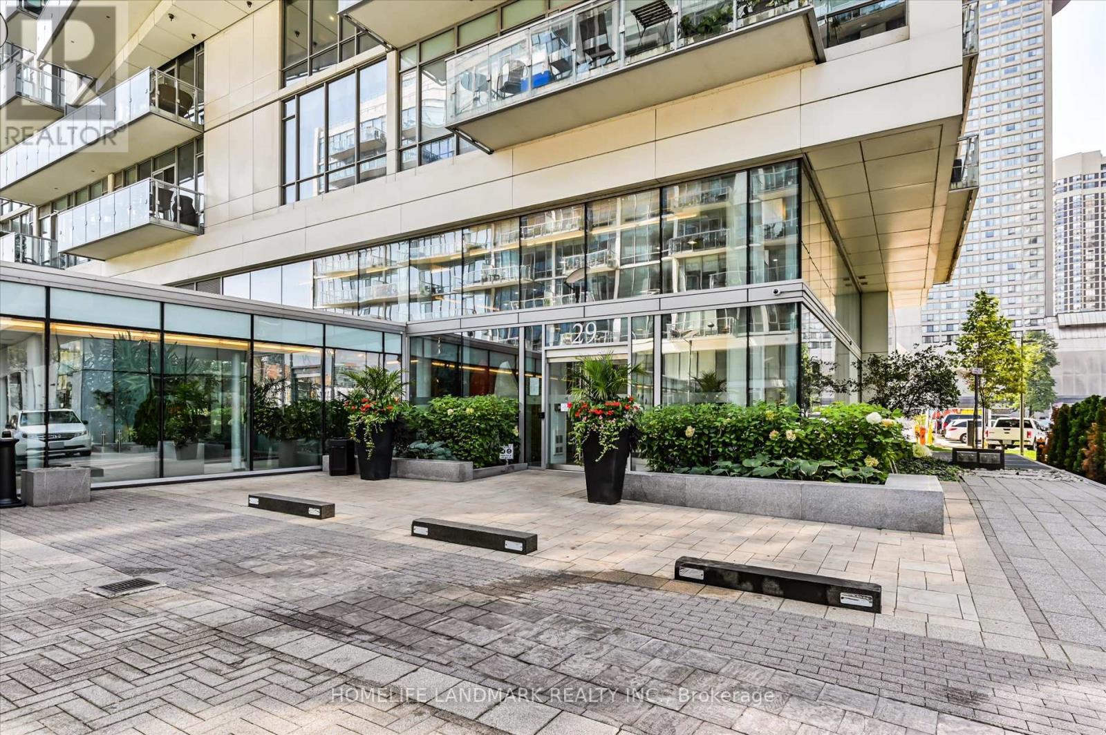 102 - 29 Queens Quay E, Toronto, Ontario  M5E 0A4 - Photo 2 - C12467399
