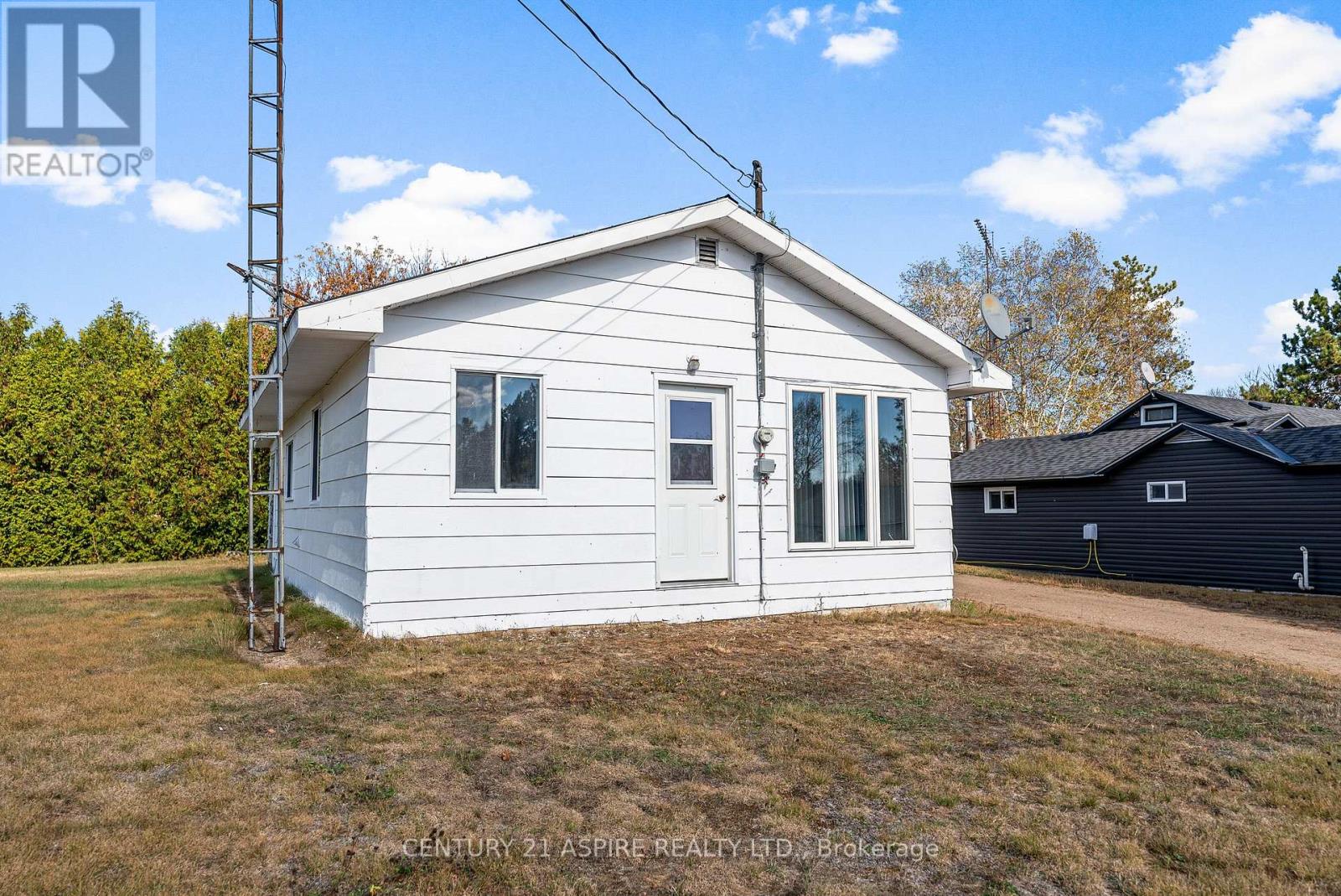 22 Zilney Street, Madawaska Valley, Ontario  K0J 1B0 - Photo 2 - X12468333