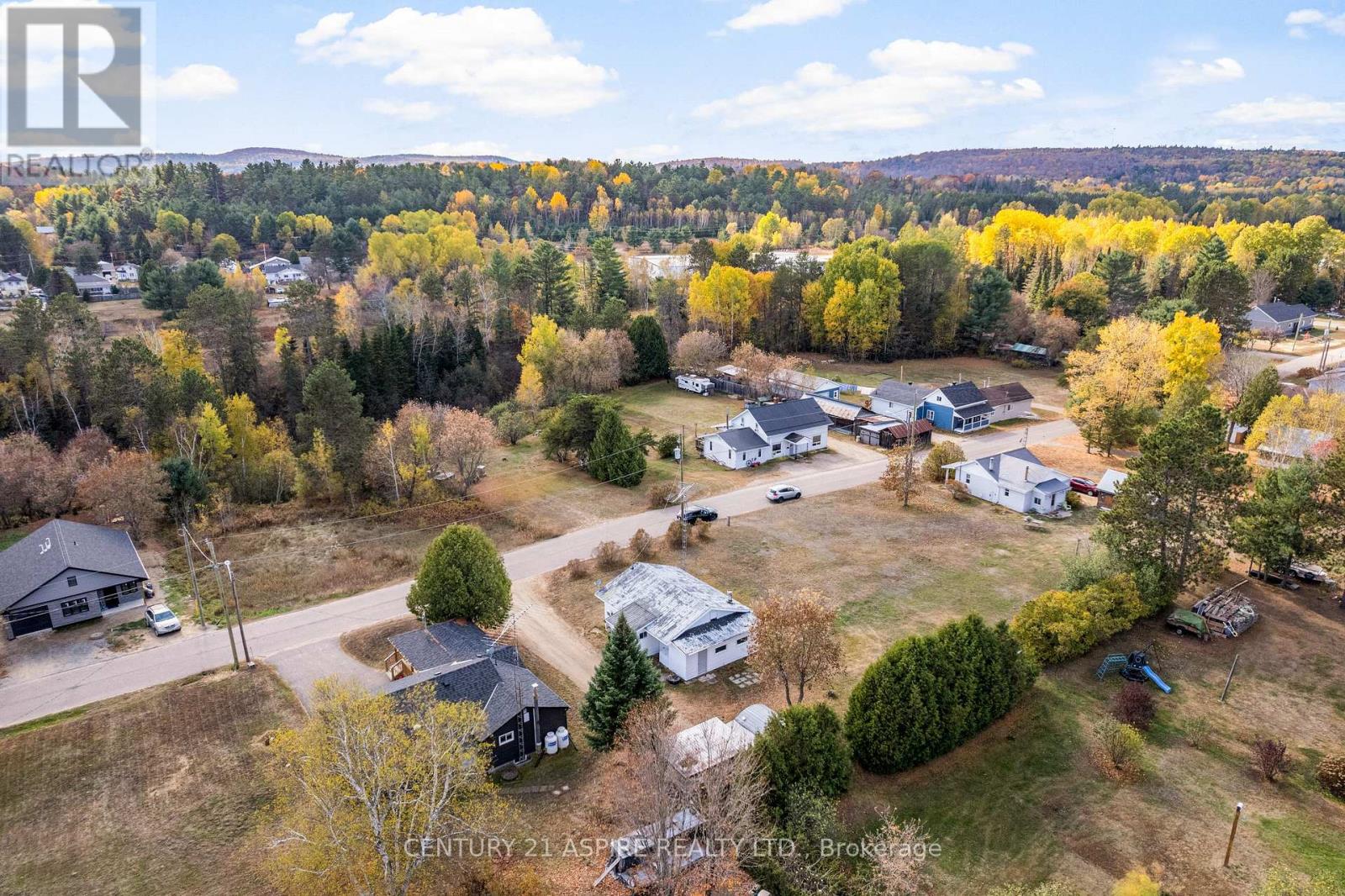 22 Zilney Street, Madawaska Valley, Ontario  K0J 1B0 - Photo 34 - X12468333