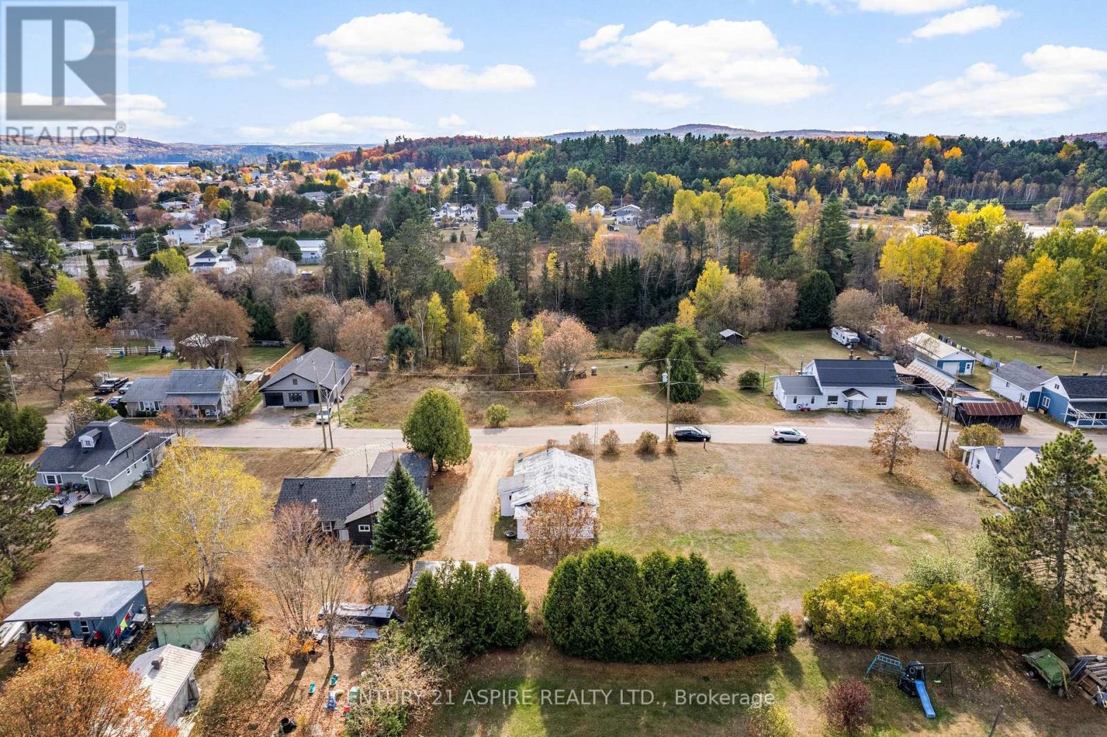 22 Zilney Street, Madawaska Valley, Ontario  K0J 1B0 - Photo 5 - X12468333