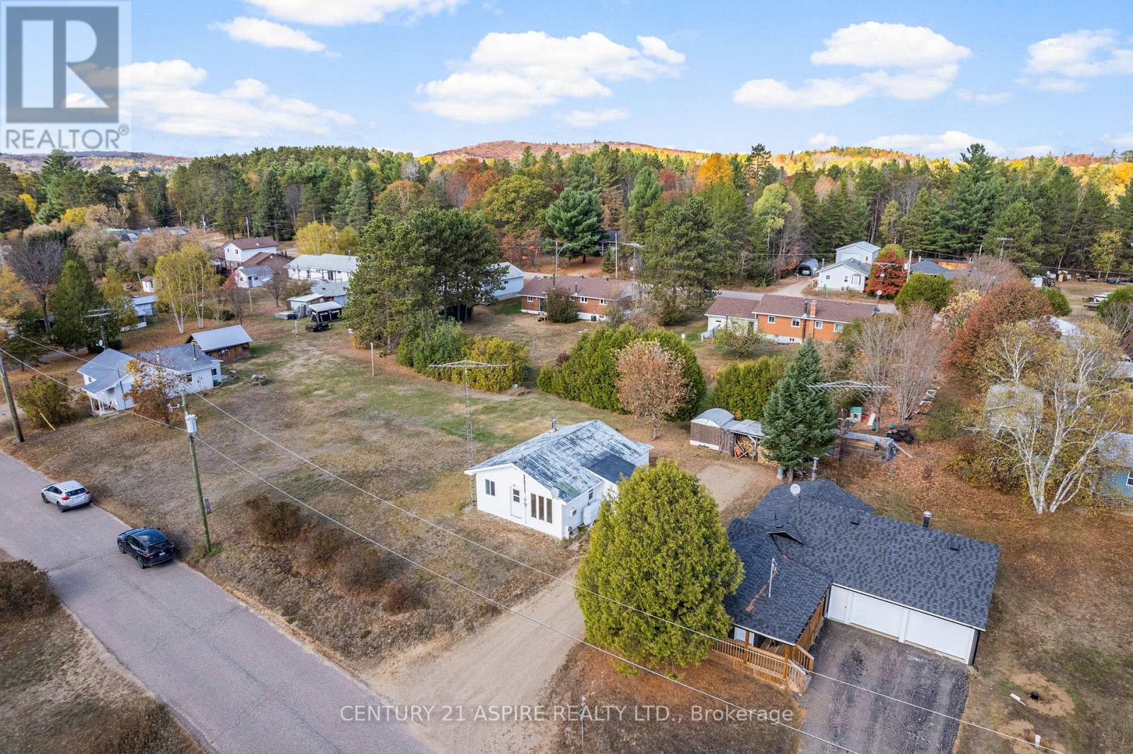 22 Zilney Street, Madawaska Valley, Ontario  K0J 1B0 - Photo 6 - X12468333