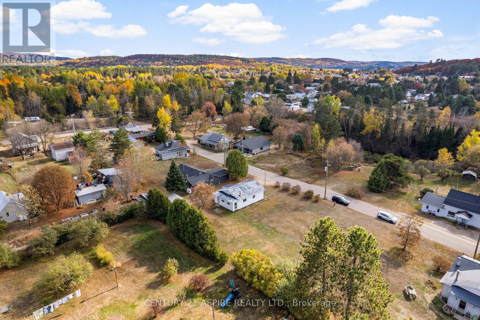 22 Zilney Street, Madawaska Valley, Ontario  K0J 1B0 - Photo 7 - X12468333