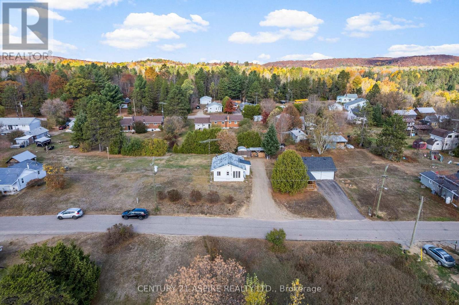 22 Zilney Street, Madawaska Valley, Ontario  K0J 1B0 - Photo 9 - X12468333