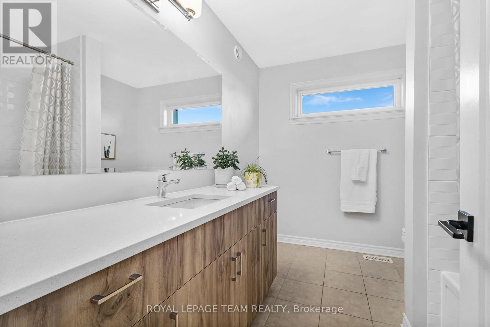 711 Moonflower Crescent, Ottawa, Ontario  K1T 0X8 - Photo 31 - X12468210