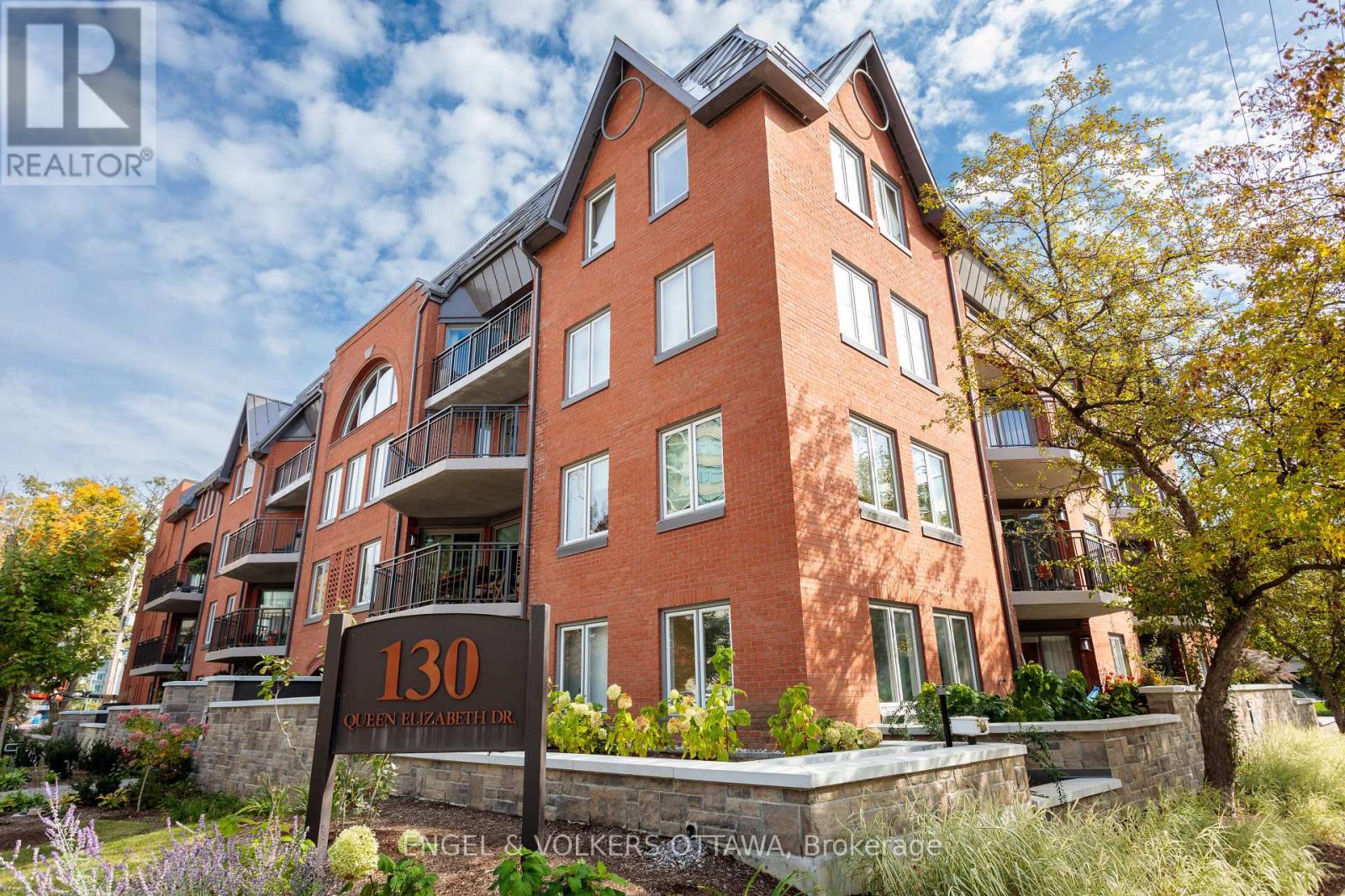 102 - 130 QUEEN ELIZABETH DRIVE, Ottawa, Ontario