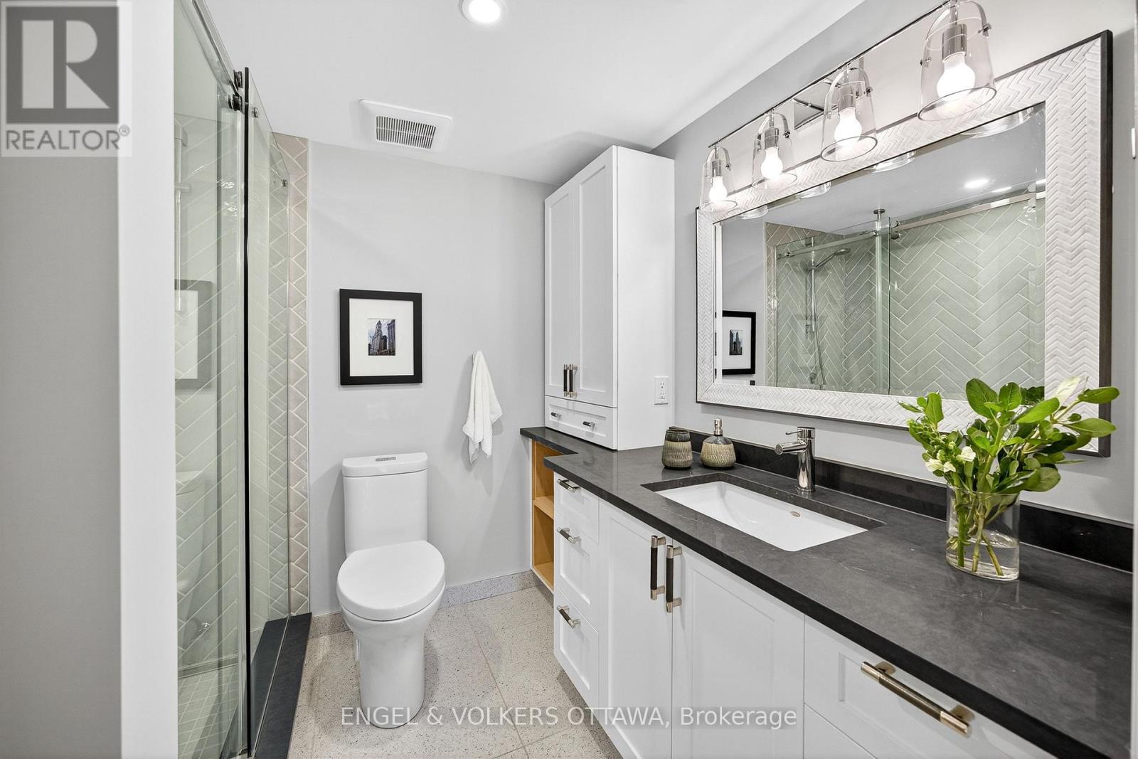102 - 130 Queen Elizabeth Drive, Ottawa, Ontario  K2P 1E6 - Photo 22 - X12468303