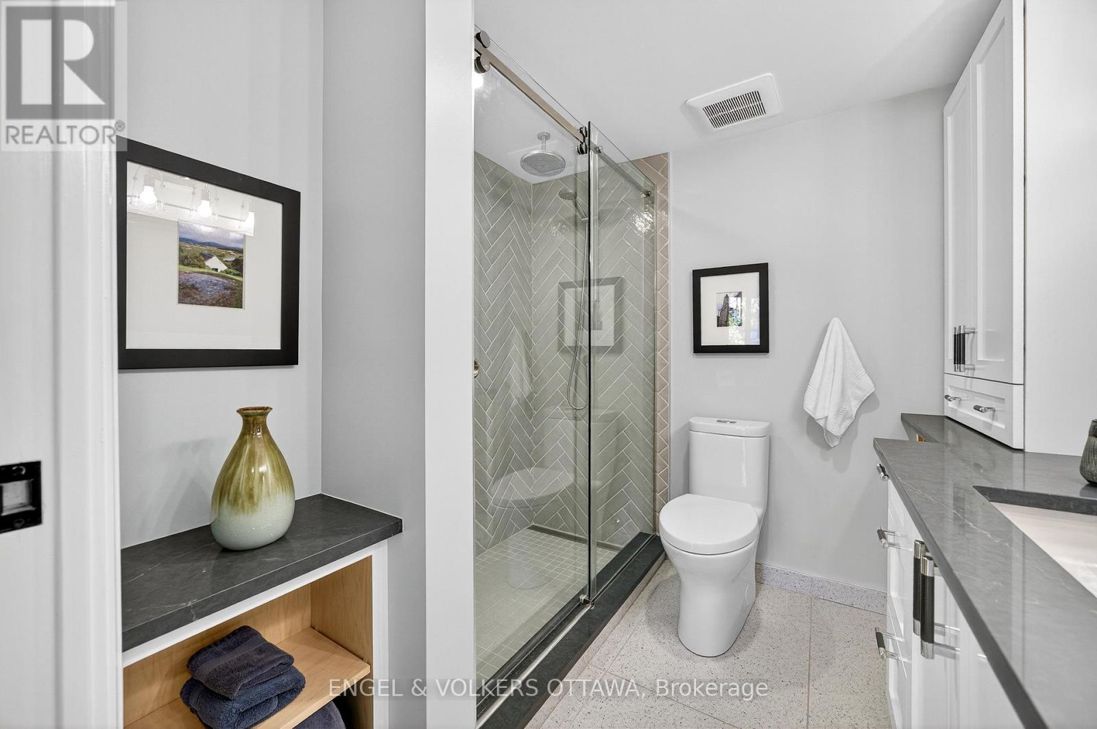 102 - 130 Queen Elizabeth Drive, Ottawa, Ontario  K2P 1E6 - Photo 23 - X12468303