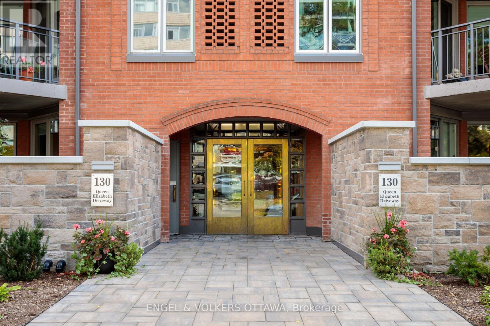 102 - 130 Queen Elizabeth Drive, Ottawa, Ontario  K2P 1E6 - Photo 3 - X12468303