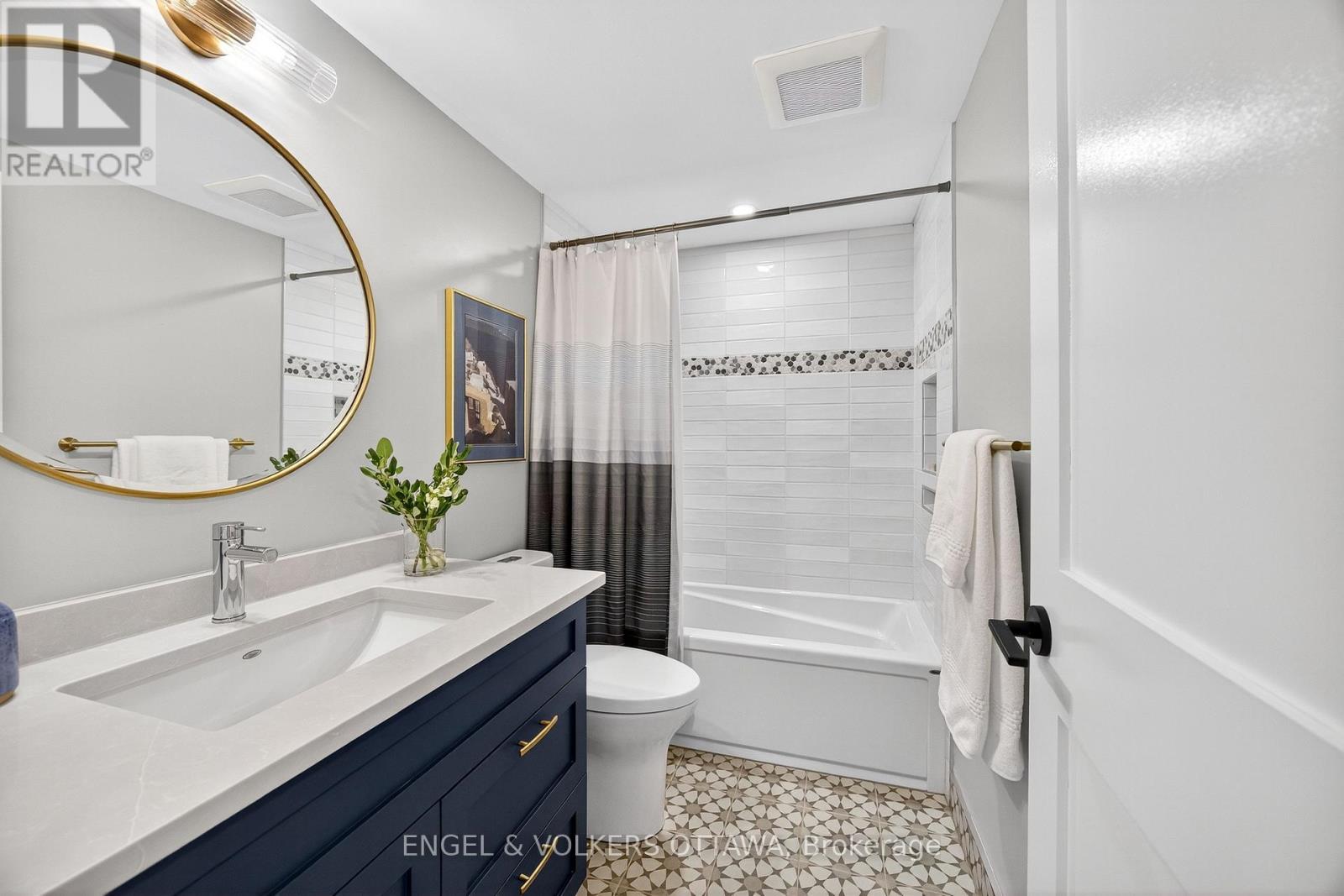102 - 130 Queen Elizabeth Drive, Ottawa, Ontario  K2P 1E6 - Photo 33 - X12468303