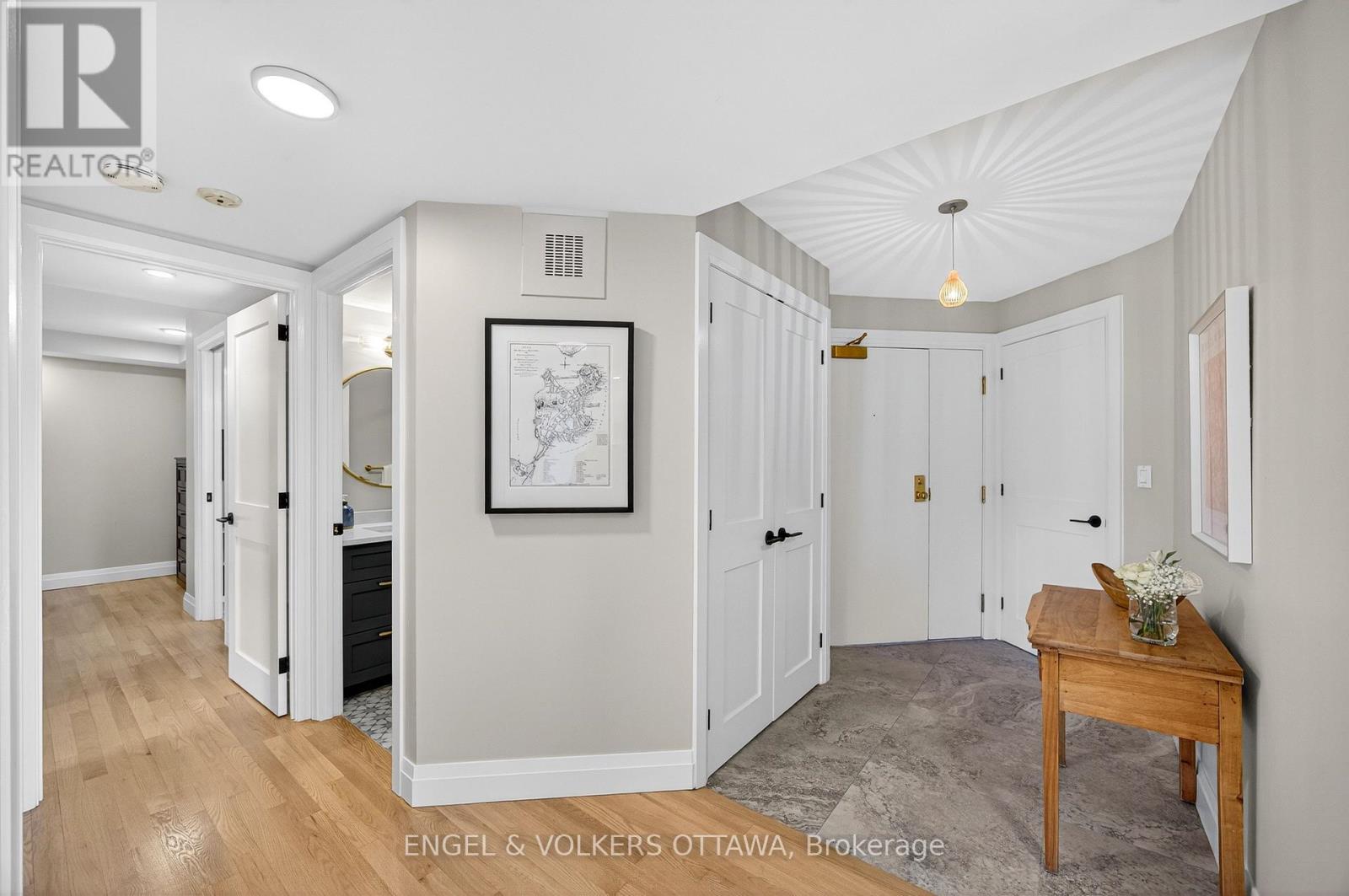 102 - 130 Queen Elizabeth Drive, Ottawa, Ontario  K2P 1E6 - Photo 5 - X12468303