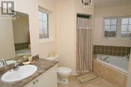 2 Abbotsbury Drive, Brampton, Ontario  L6X 0S3 - Photo 5 - W12284223