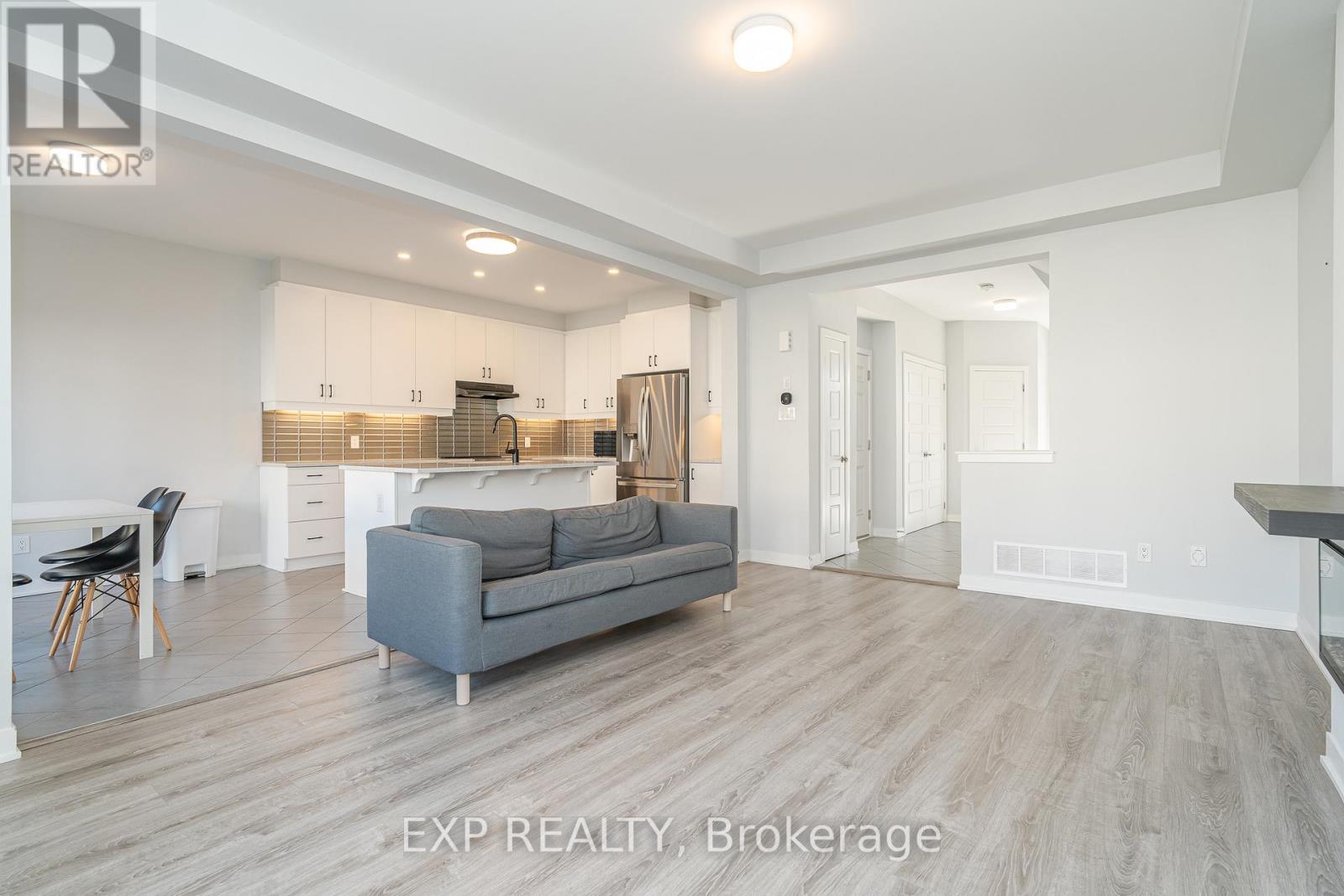 770 Derreen Avenue, Ottawa, Ontario  K2S 2Z1 - Photo 12 - X12468312
