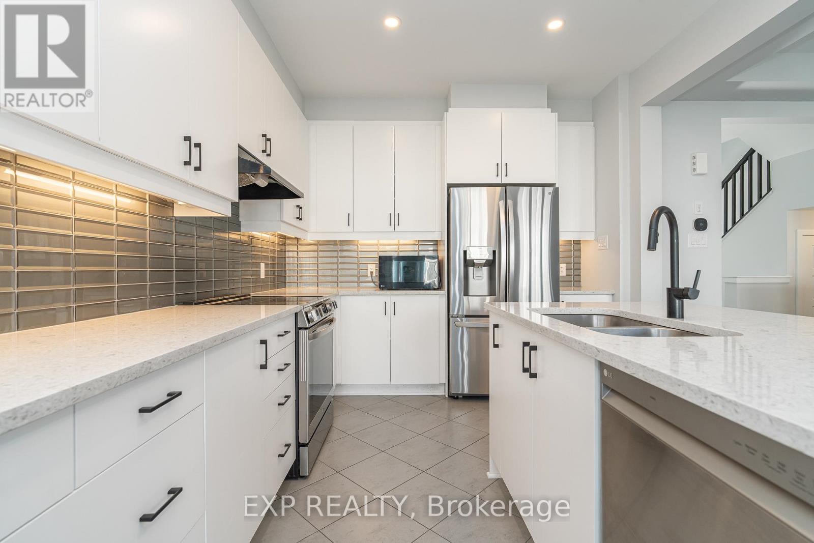 770 Derreen Avenue, Ottawa, Ontario  K2S 2Z1 - Photo 6 - X12468312
